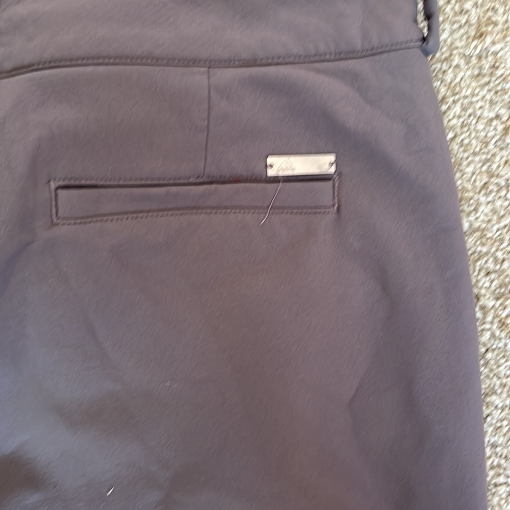 Adidas casual size 10 pants. Zipper side pockets extremely comfortable - Picture 4 of 4